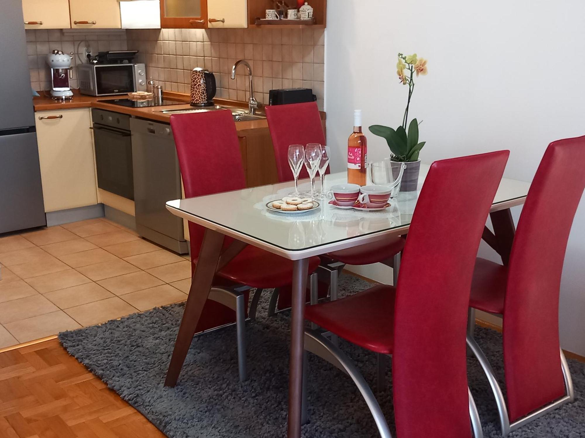 Appartement Harmony - Pleasant And Comfortable Place With A Balcony And A Secured Garage Split